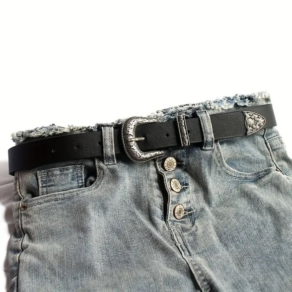 Black Belt With Polished Floral Statement Buckle - Picture 5 of 7